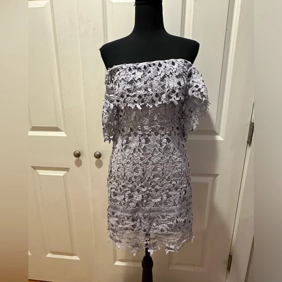 ASTR Lavender lace dress - Picture 2 of 10